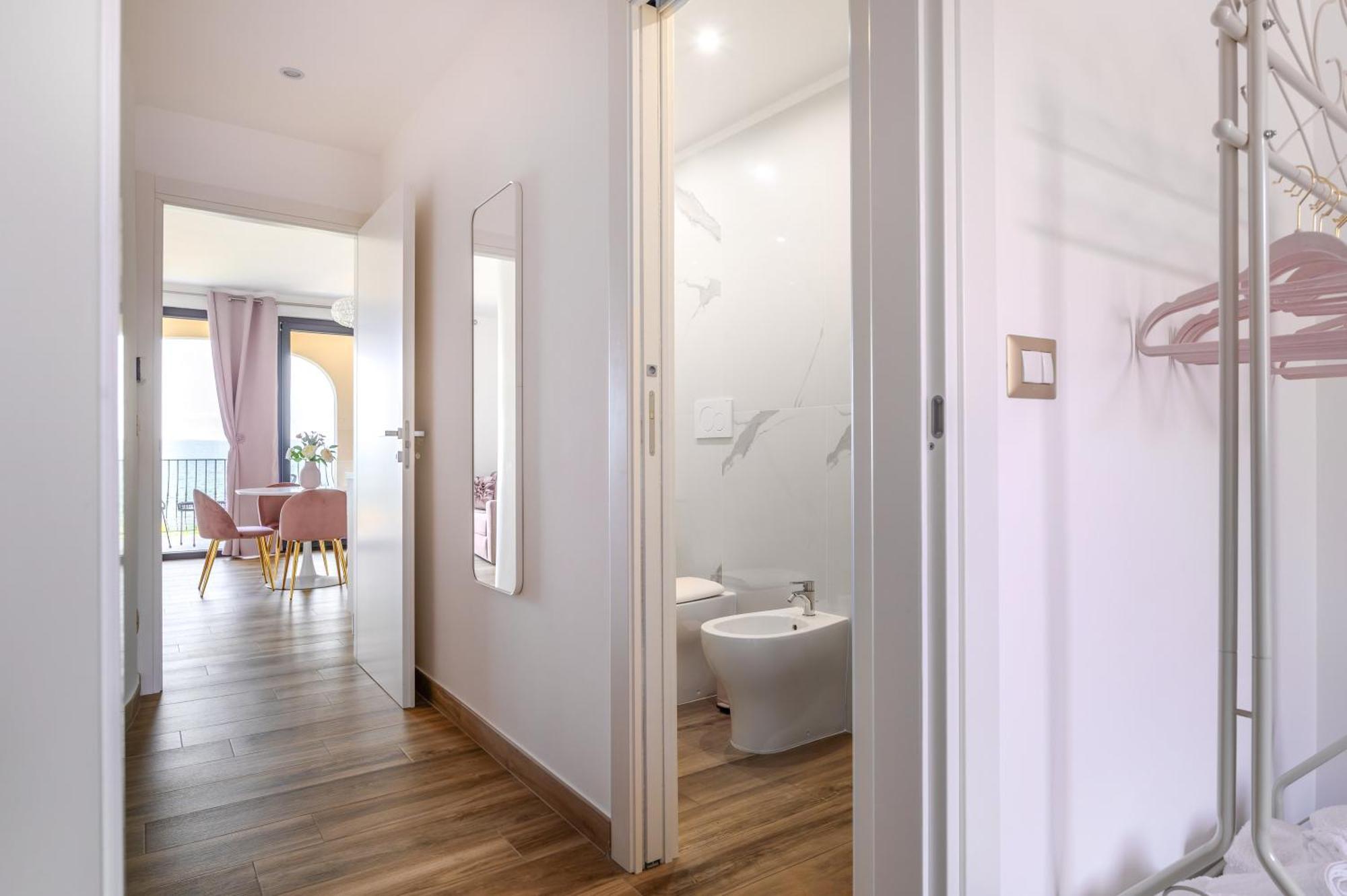 Casa Vacanze Maddalena - Palazzetto Sul Lago - Diamante Rosa Marta Exterior foto