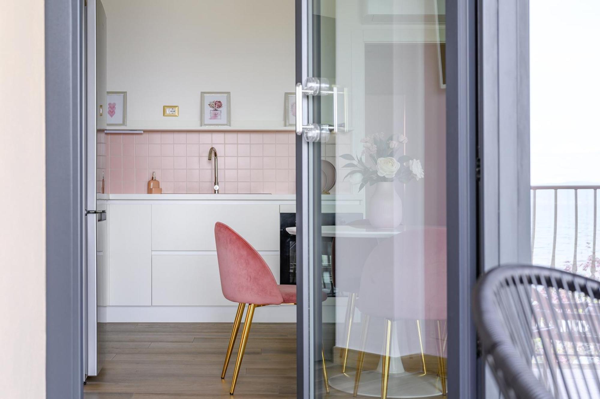 Casa Vacanze Maddalena - Palazzetto Sul Lago - Diamante Rosa Marta Exterior foto