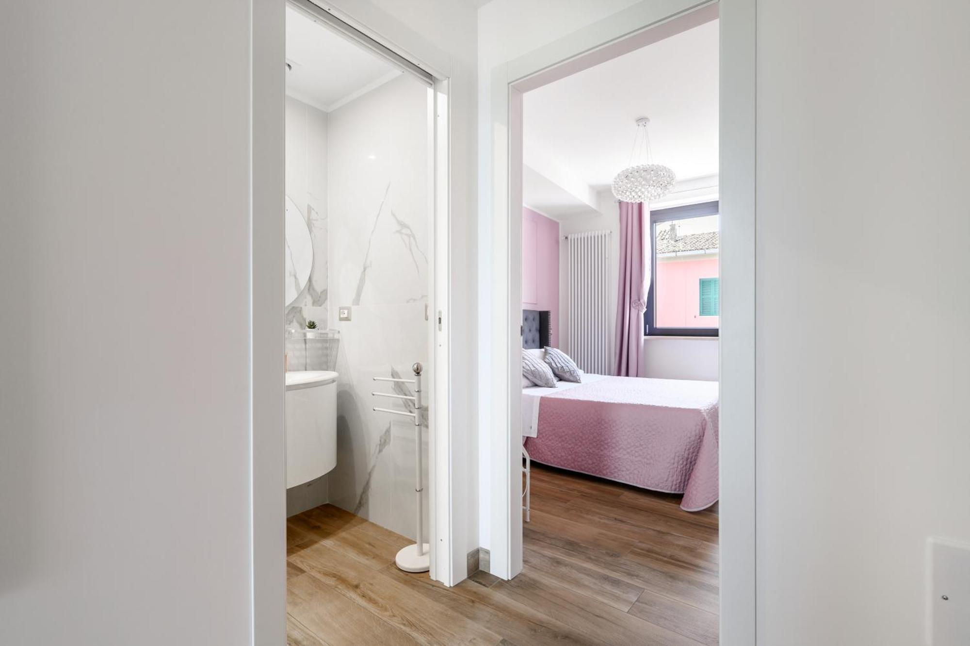 Casa Vacanze Maddalena - Palazzetto Sul Lago - Diamante Rosa Marta Exterior foto